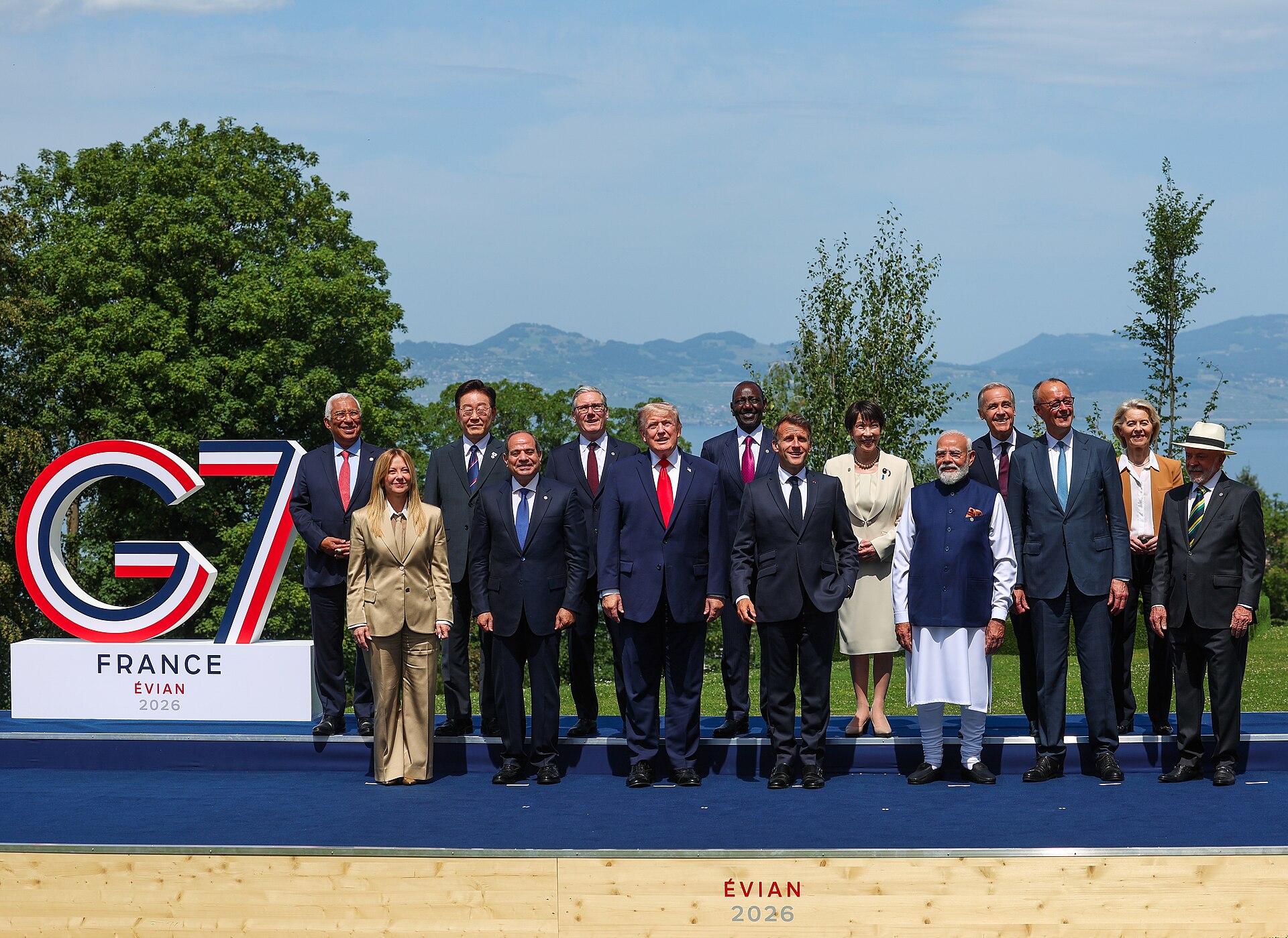 G7首脳集合写真